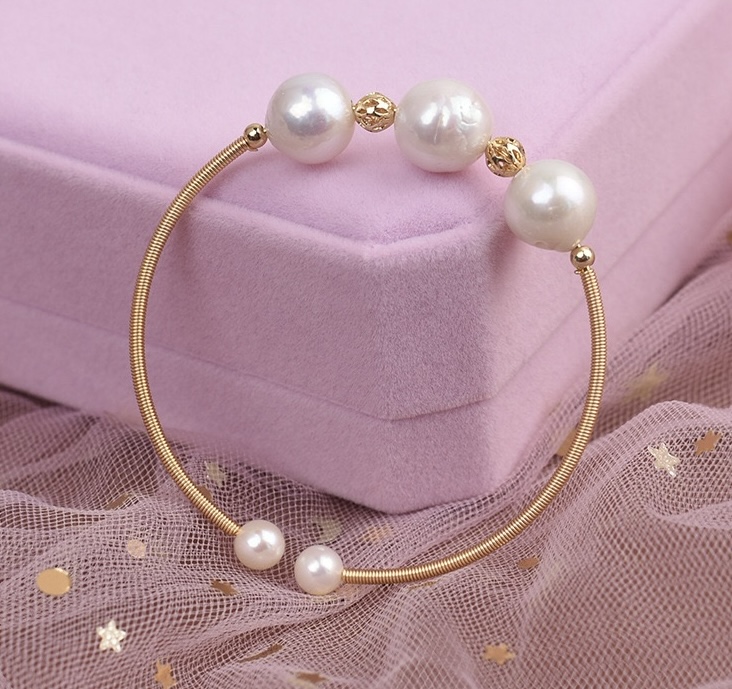 Elegant Pearl Bracelet