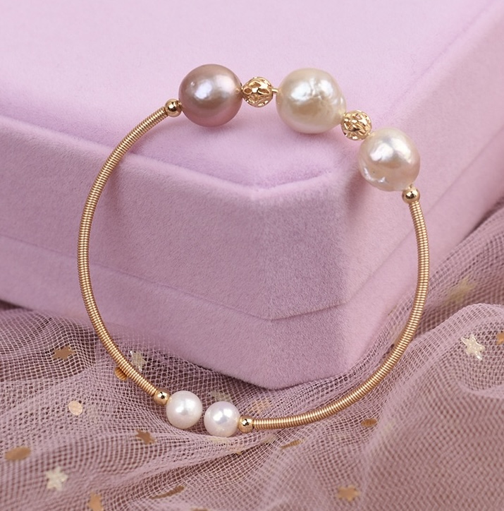 Elegant Pearl Bracelet