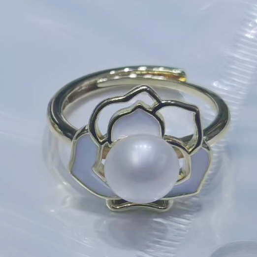 Elegant Pearl Flower Ring