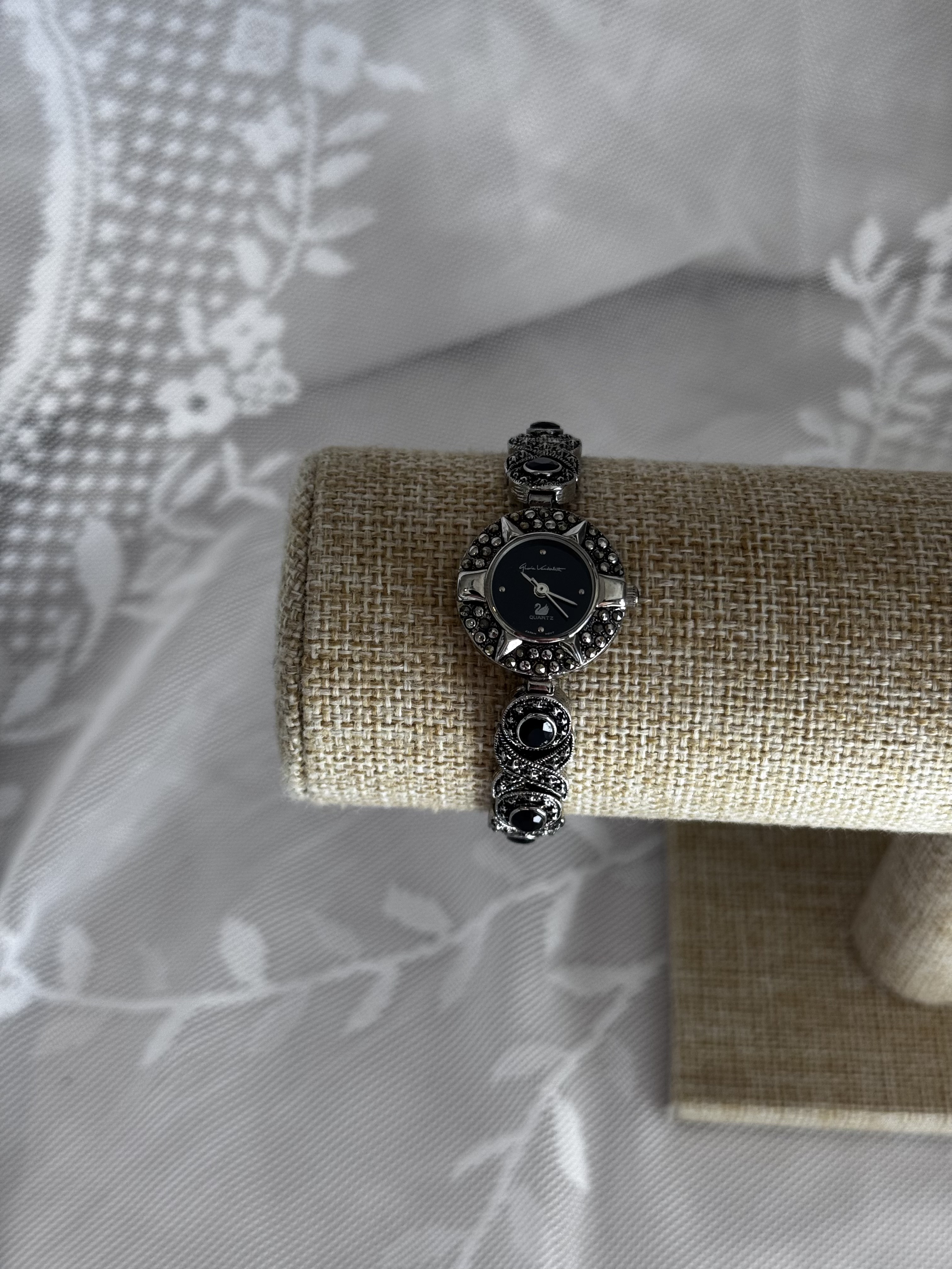 The Black Swan | Japan Movt