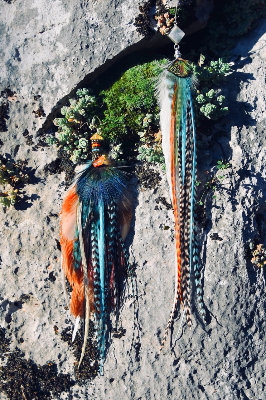 Mono-Boucle d'Oreille en Plumes Naturelles 