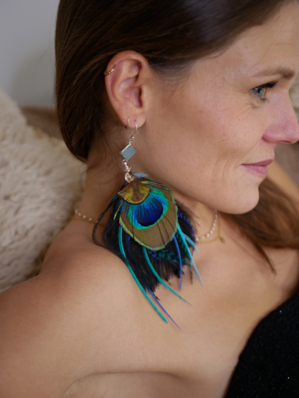 Mono-Boucle d'Oreille en Plumes Naturelles et Pierre semi-précieuse