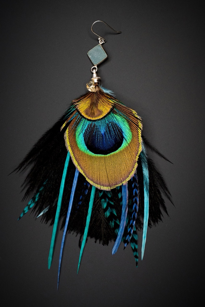 Mono-Boucle d'Oreille en Plumes Naturelles et Pierre semi-précieuse