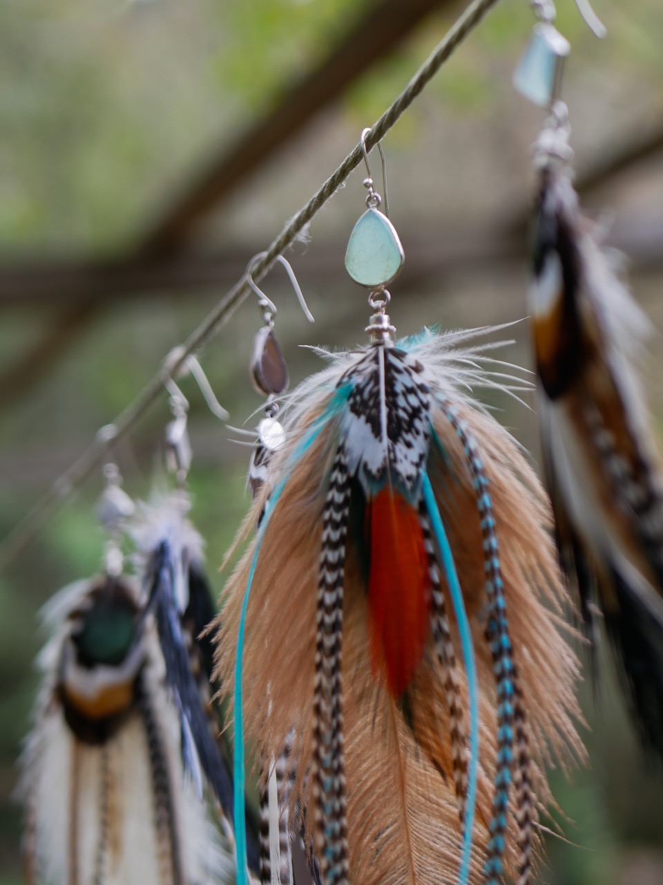 Boucle d'Oreille en Plumes Naturelles et Pierre semi-précieuse