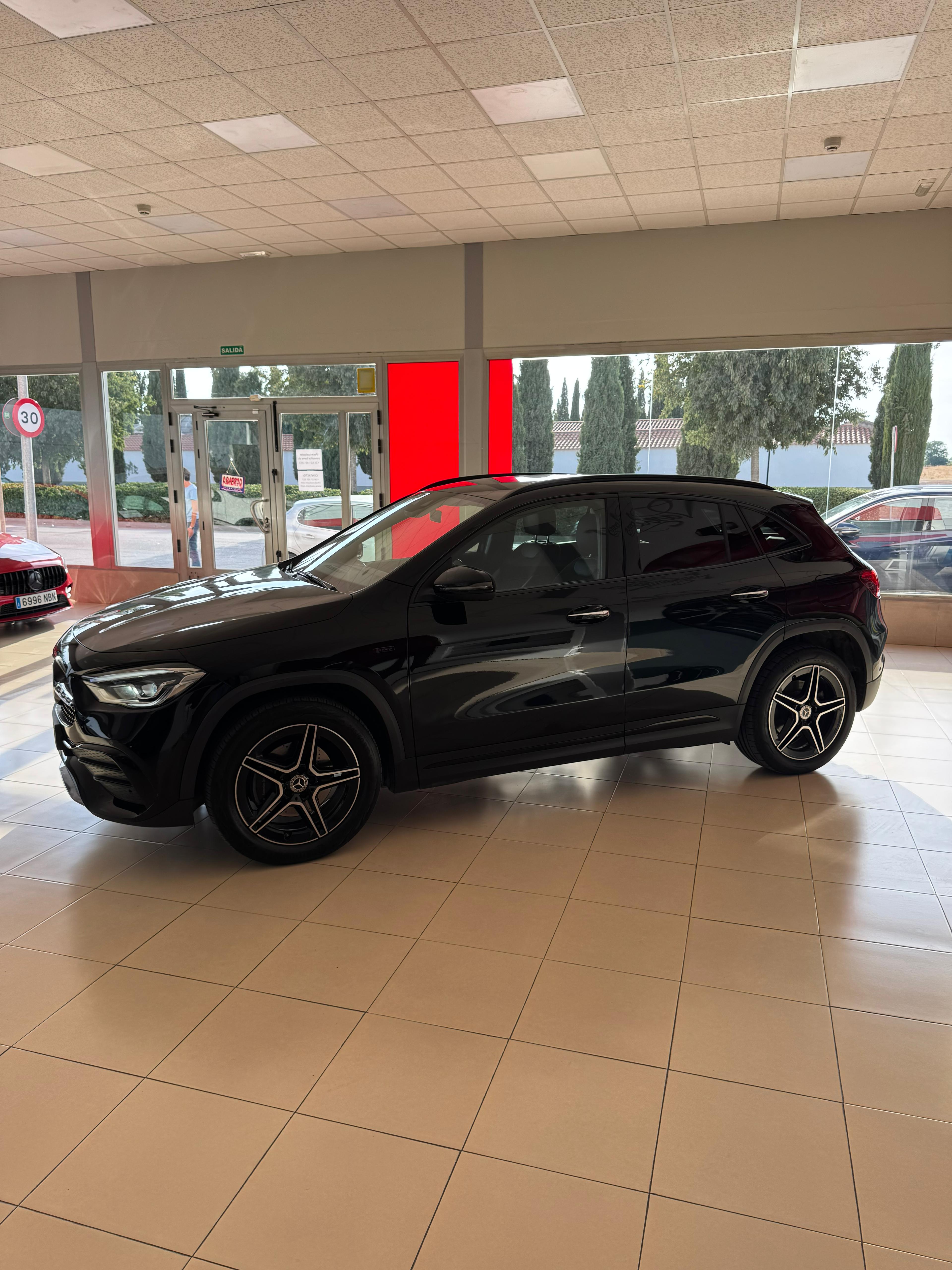 MERCEDES-BENZ GLA 250e AMG Line