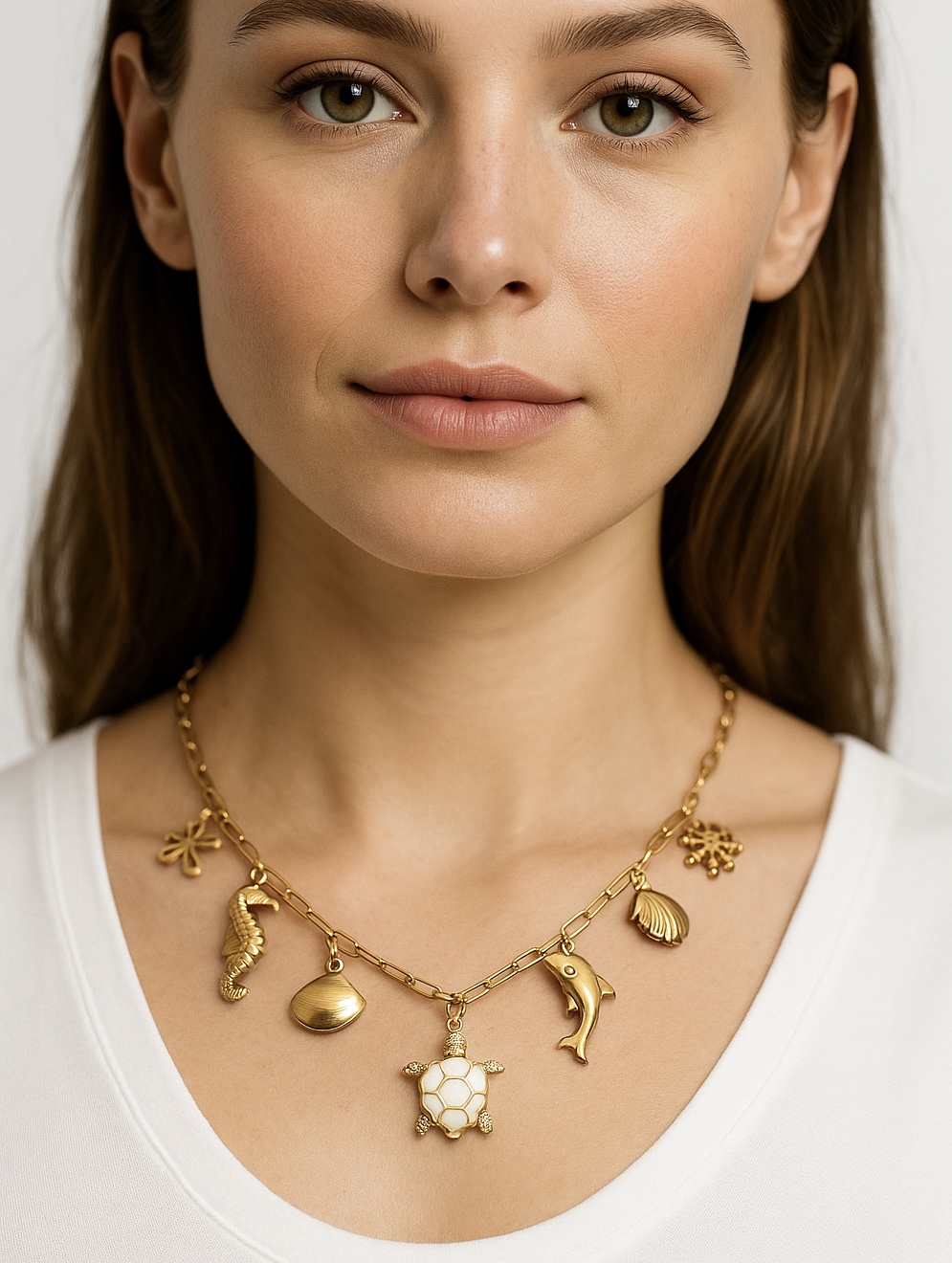 Colar Charms em aço dourado