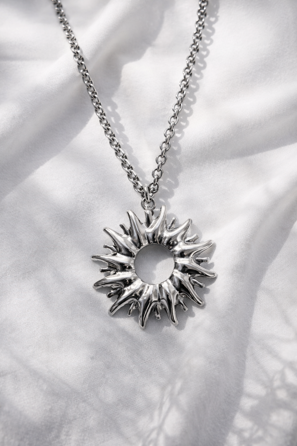 Colar de aço pingente  Sol 