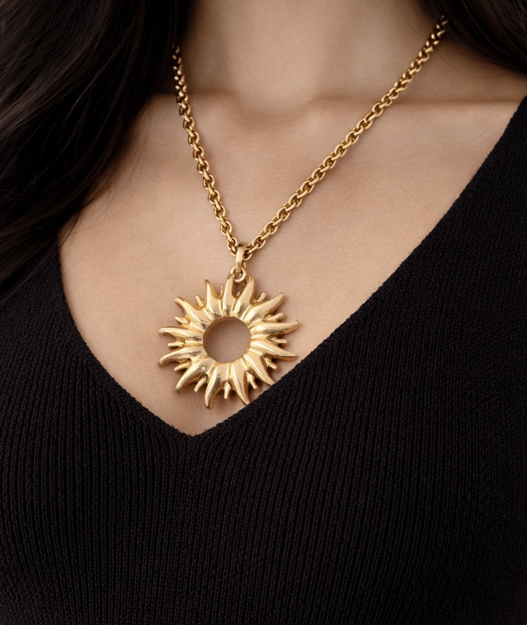 Colar de aço com pingente sol