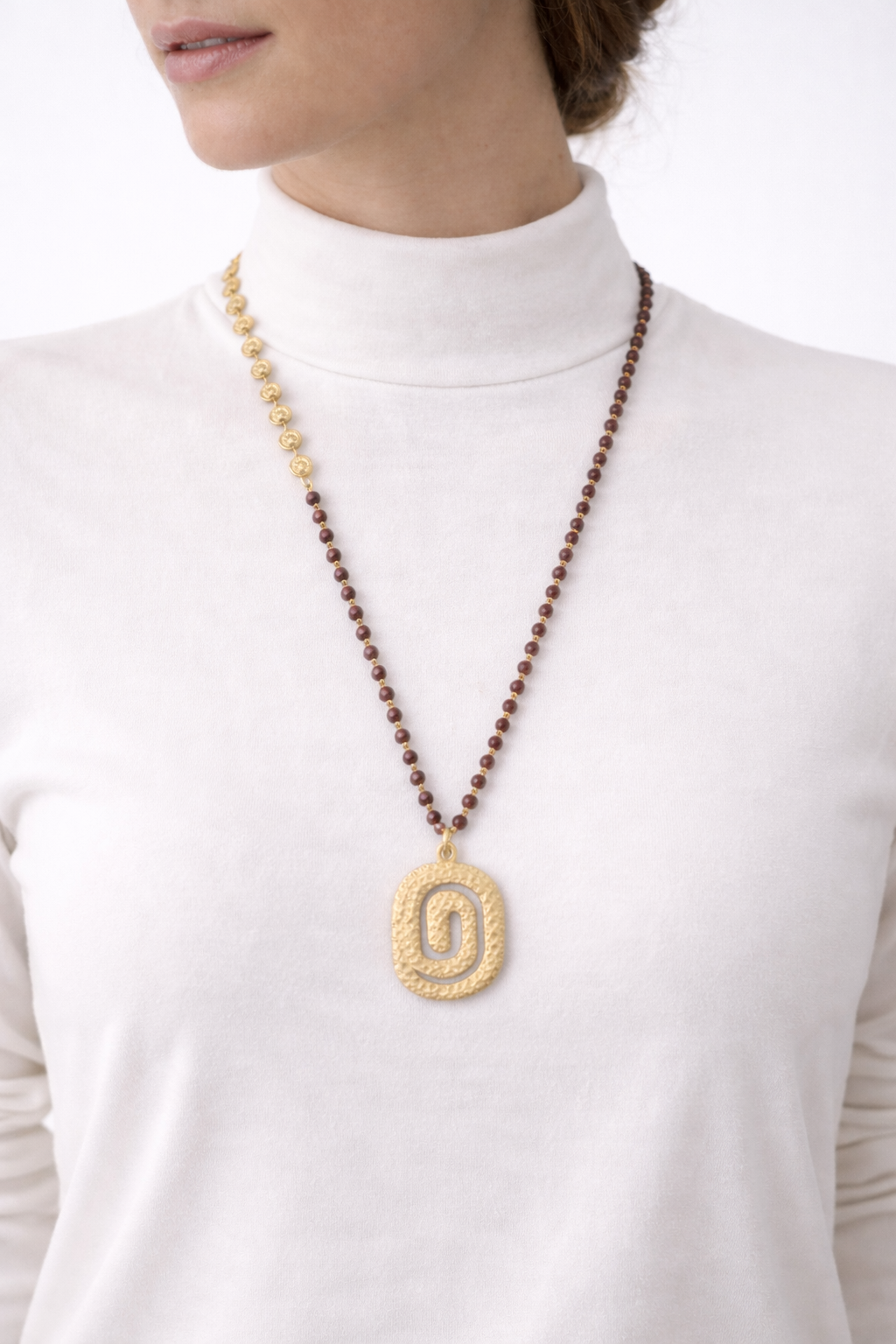 Colar de aço Longo Dourado com Pingente Espiral