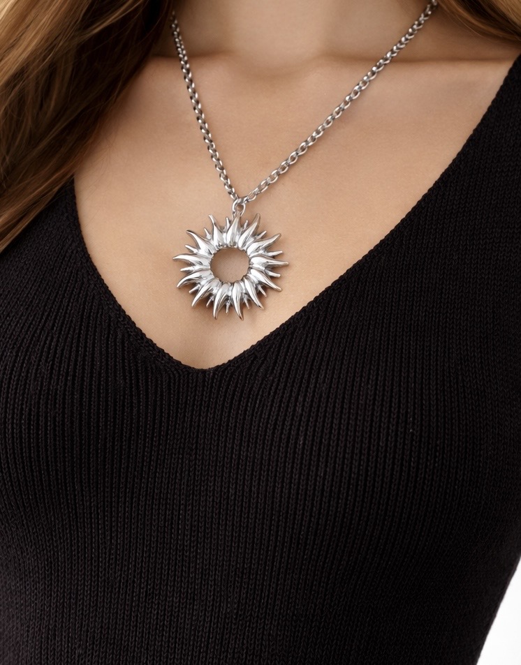 Colar de aço pingente  Sol 