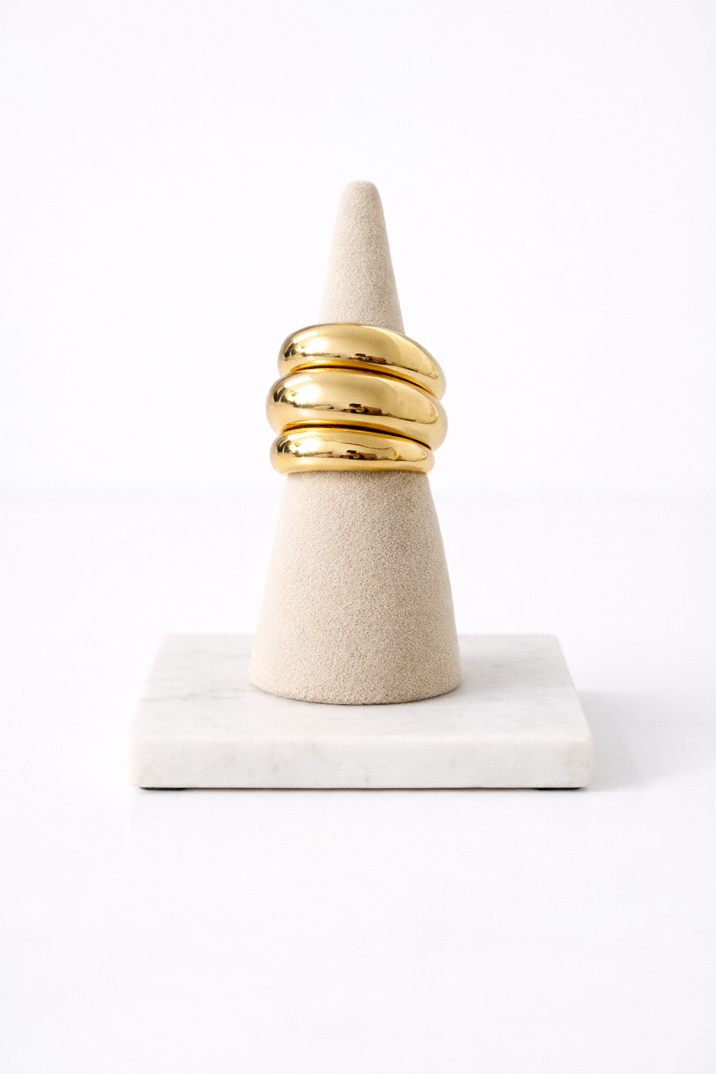 Anel dourado em aço medida 19