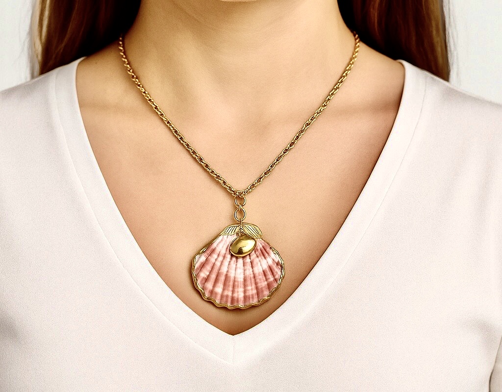 Colar aço com pingente de concha