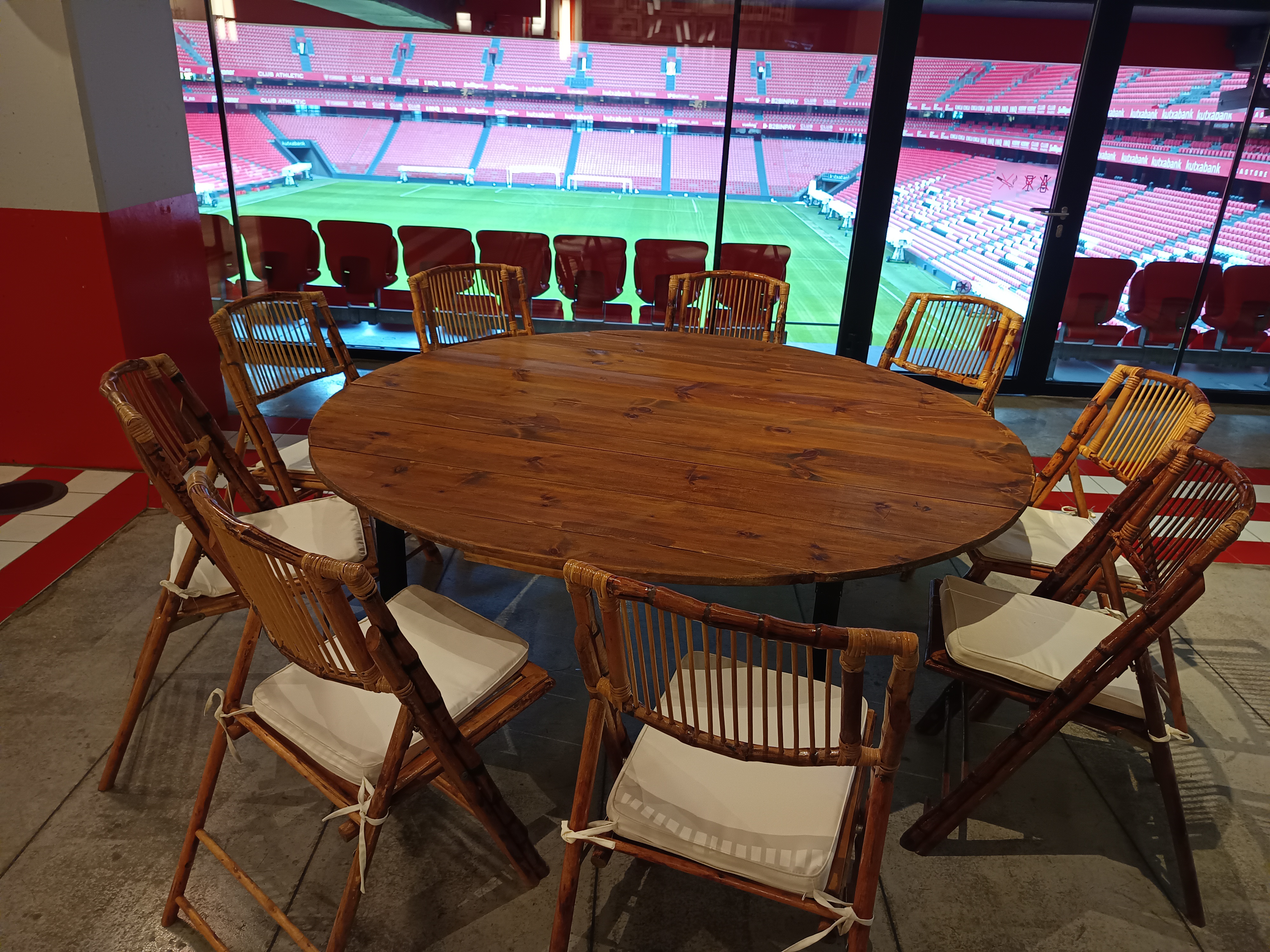 Mesa Rústica Premium para Eventos Exclusivos Redonda