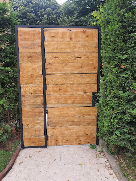 Puerta Madera natural y Forja