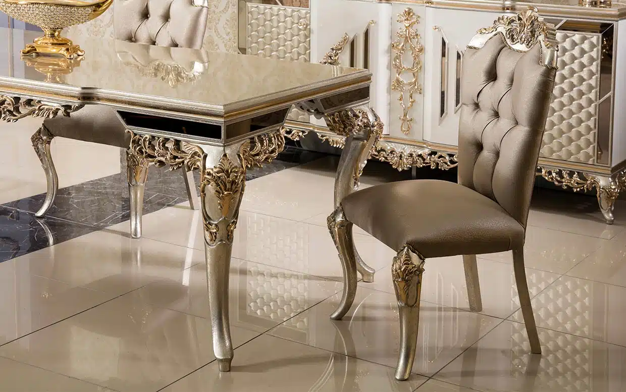 Classic Dining Set in Royal Finish