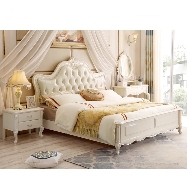 Victorian Style Hand-Carved Solid Teak Wood Bed Leather Upholstery