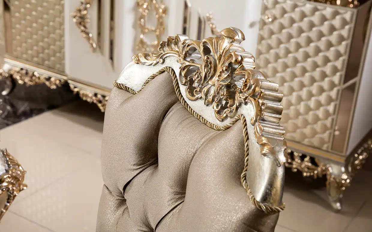 Classic Dining Set in Royal Finish