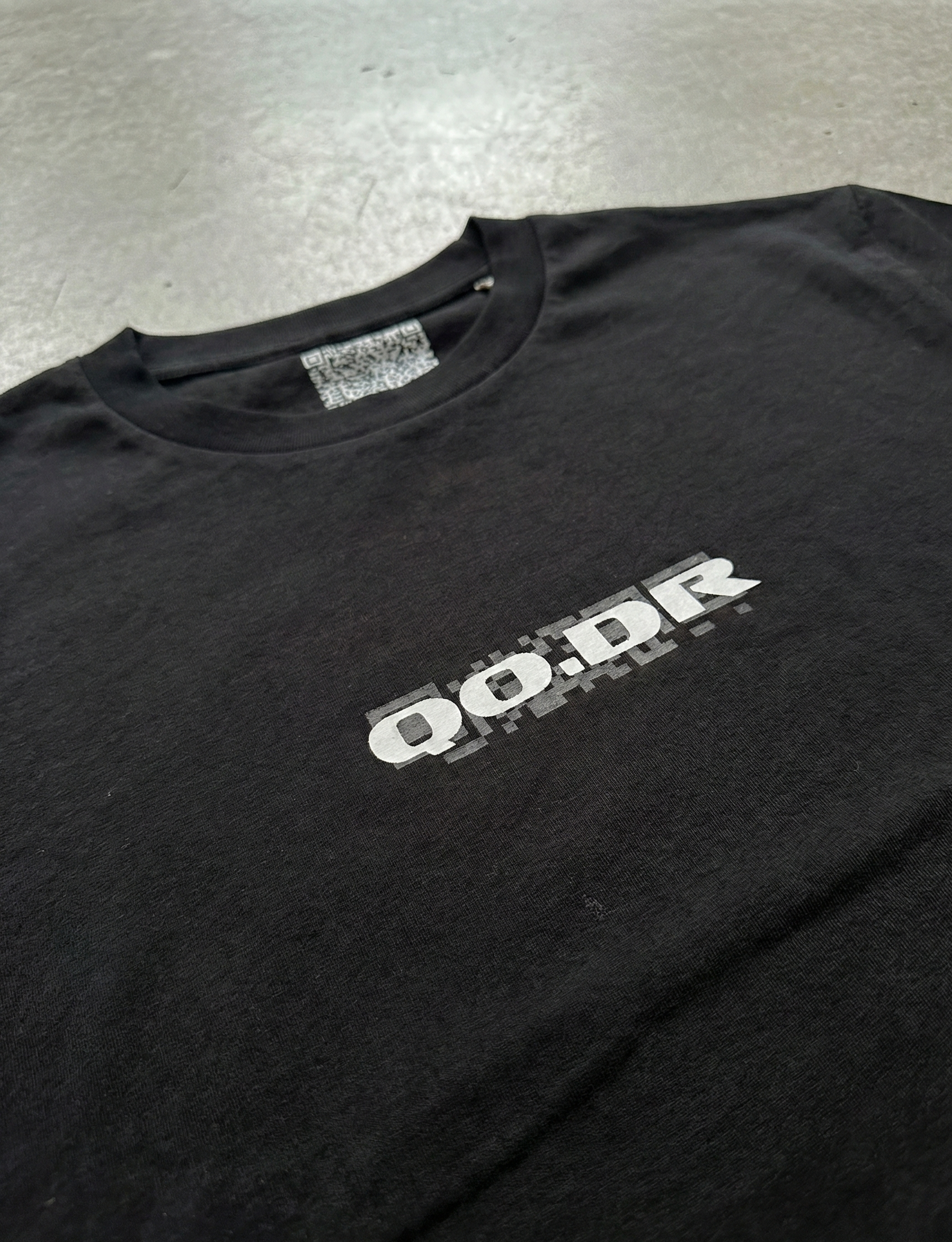 Camiseta regular NEGRA qo-dr