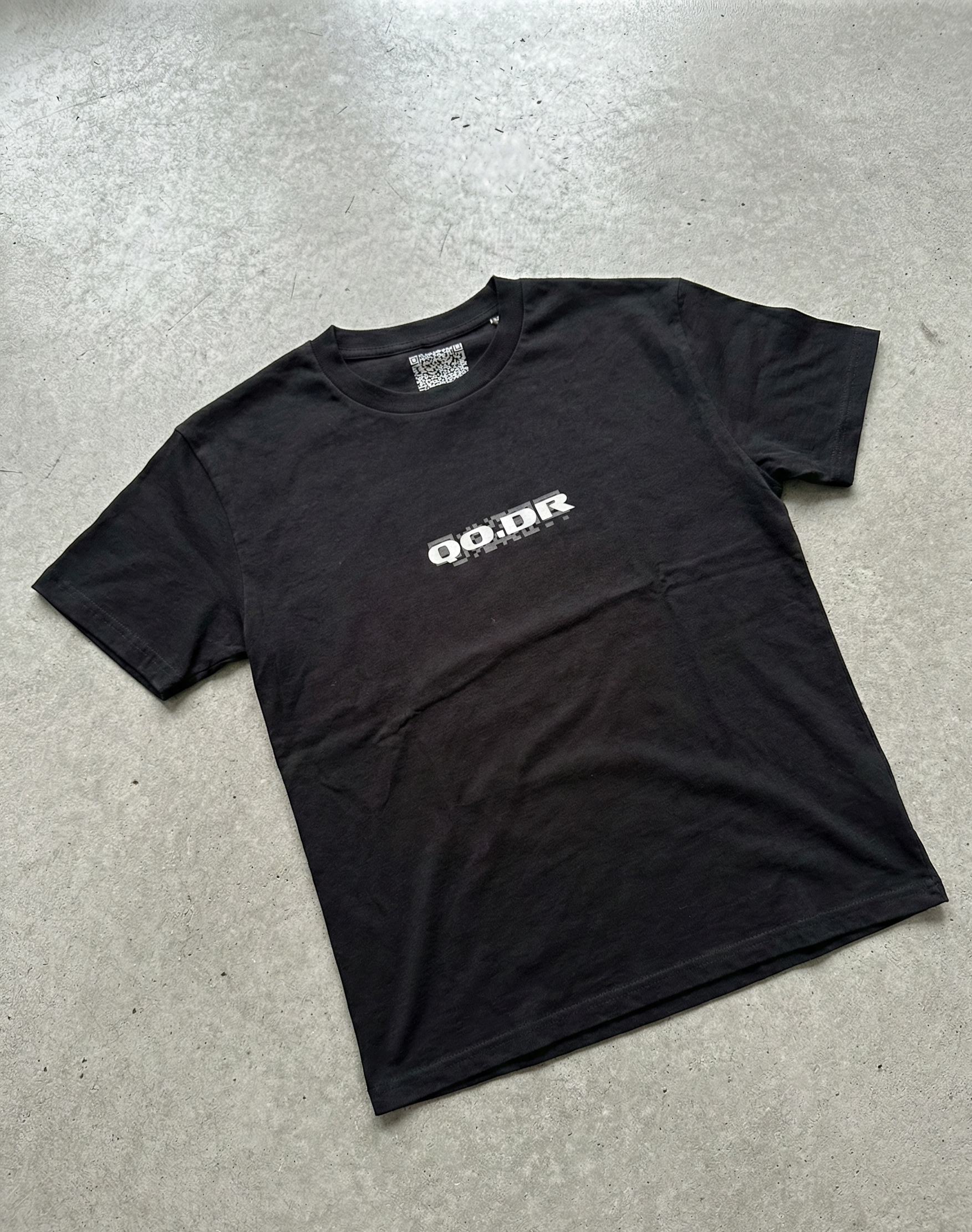 Camiseta regular NEGRA qo-dr