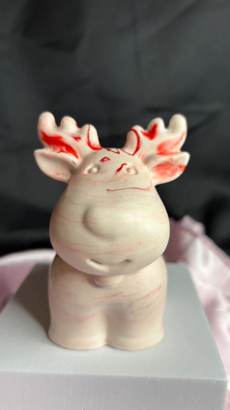🦌 Renne en Jesmonite – Marbré blanc et rouge