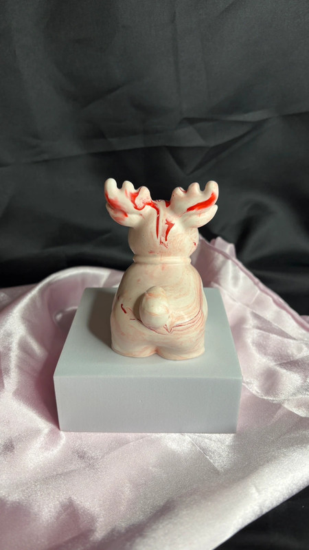 🦌 Renne en Jesmonite – Marbré blanc et rouge
