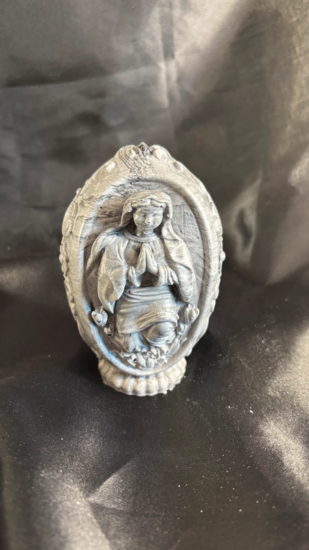 🕊️ Religieuse en Jesmonite – Sculpture Artisanale Grise