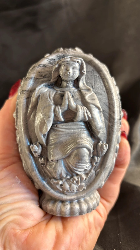 🕊️ Religieuse en Jesmonite – Sculpture Artisanale Grise