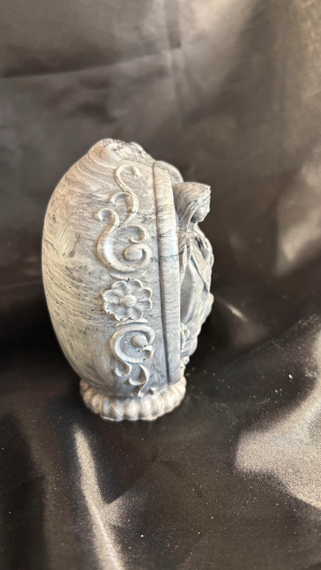 🕊️ Religieuse en Jesmonite – Sculpture Artisanale Grise