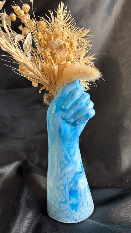 Vase Main en Jesmonite – Bleu Marbré