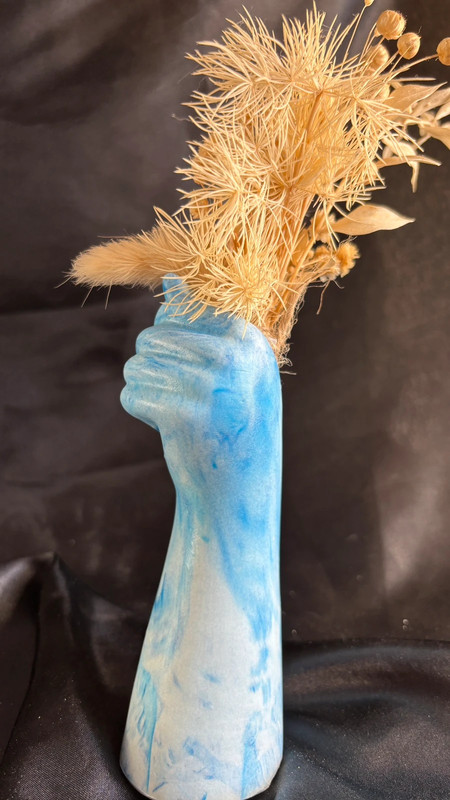 Vase Main en Jesmonite – Bleu Marbré