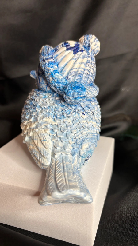🐦 Oiseau avec bonnet d’hiver en jesmonite – Fait main
