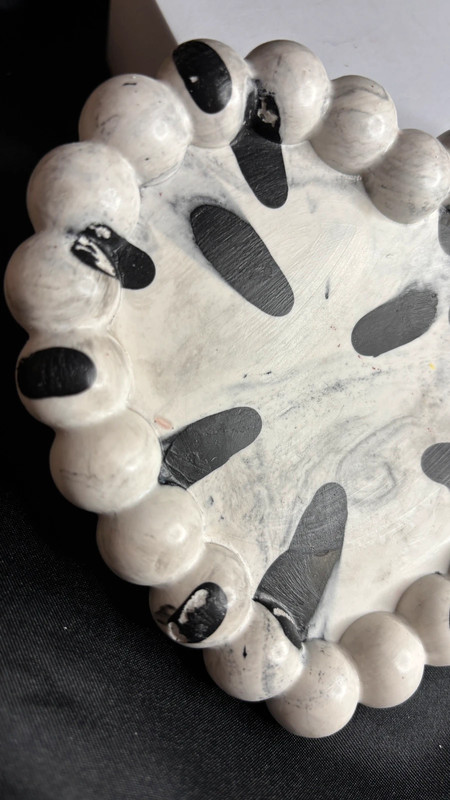 🖐️ Vide-poche en Jesmonite – Design Cœur Noir & Blanc