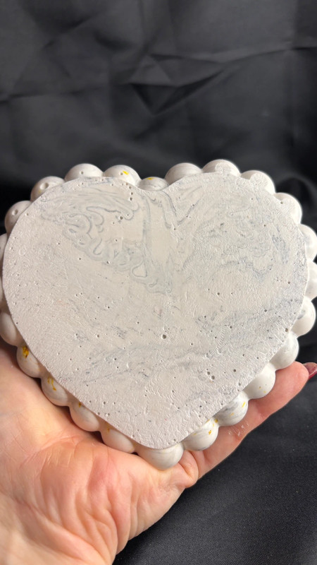 🖐️ Vide-poche en Jesmonite – Design Cœur Noir & Blanc