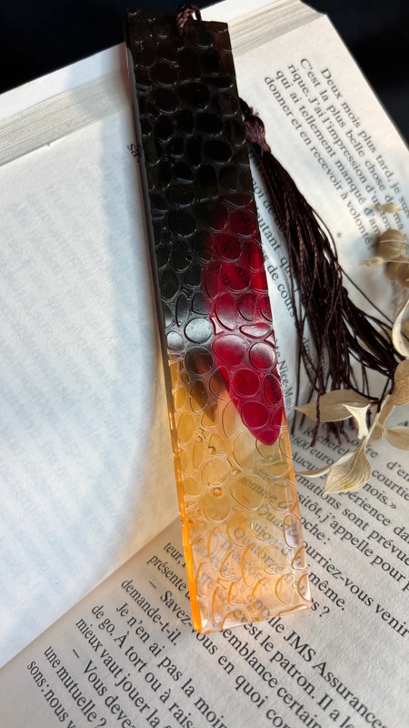 Marque-page en résine époxy – Fait main