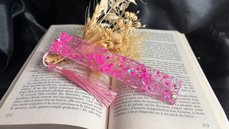 Marque-page en résine époxy – Fait main