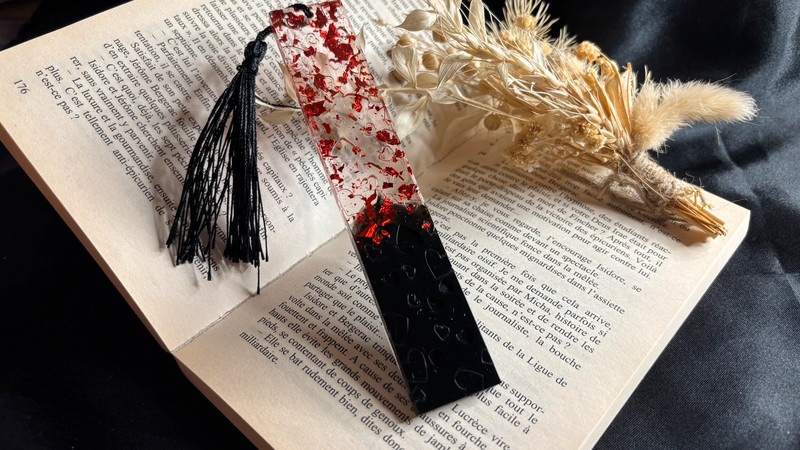 Marque-page en résine époxy – Fait main