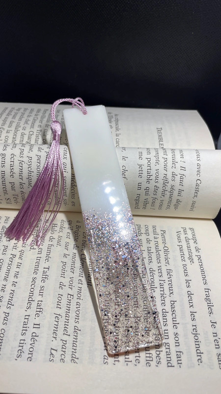 Marque-page en résine époxy – Fait main