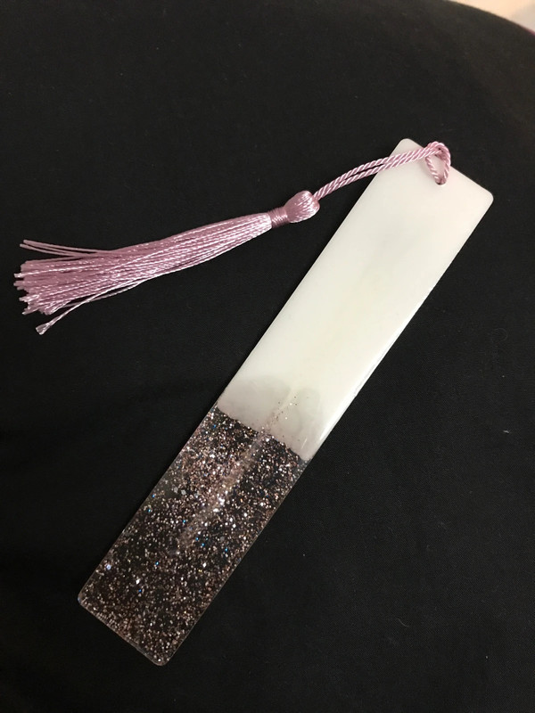 Marque-page en résine époxy – Fait main