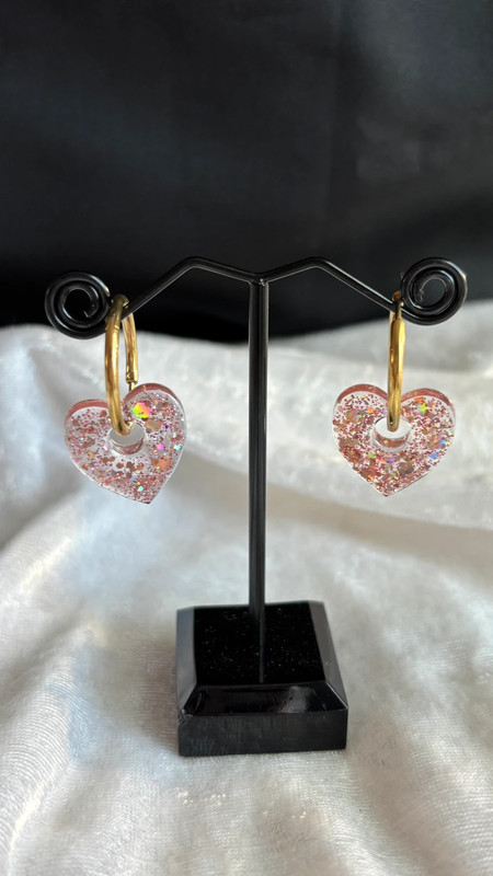 Boucles d’oreilles cœur en résine époxy – Fait main