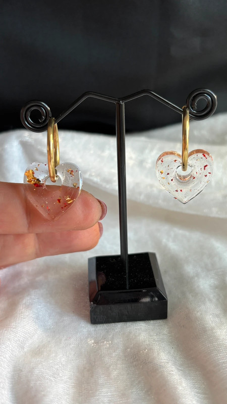 Boucles d’oreilles cœur en résine époxy – Fait main