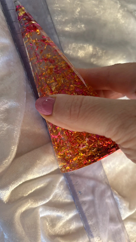 Porte-bague pyramide en résine époxy – Fait main