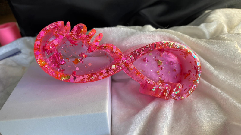 Petit pot décoratif “Love Me” en résine époxy – Fait main