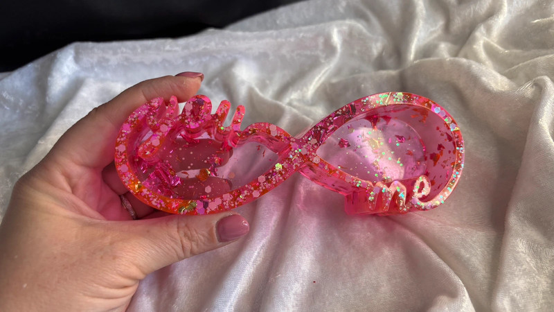 Petit pot décoratif “Love Me” en résine époxy – Fait main