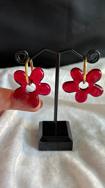 Boucles d’oreilles fleurs en résine époxy – Fait main