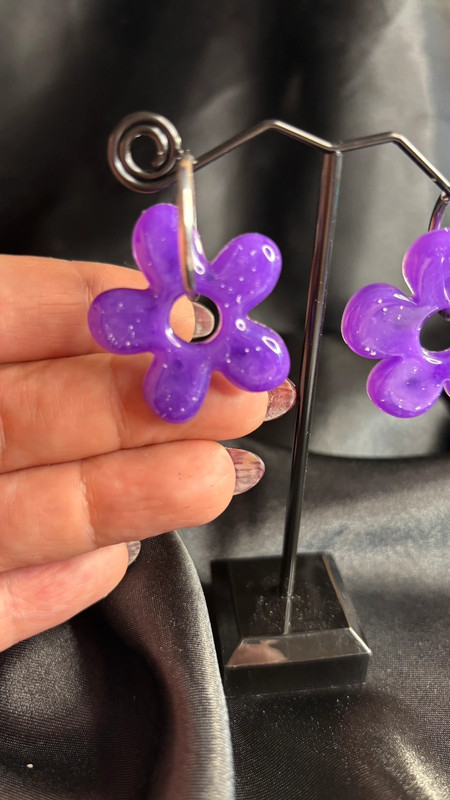 Boucles d’oreilles fleurs en résine époxy – Fait main