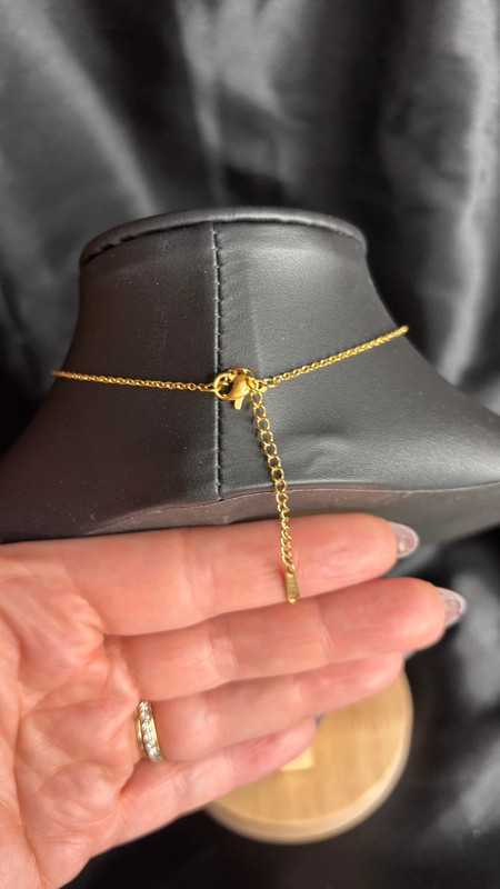 🌸 Collier avec fleur en résine époxy – Fait main