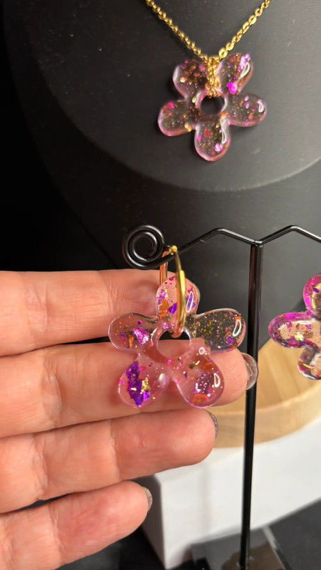 Ensemble collier & boucles d’oreilles en résine époxy – Fait main