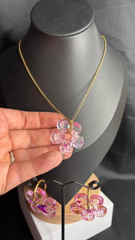 Ensemble collier & boucles d’oreilles en résine époxy – Fait main