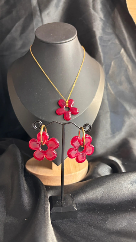 Ensemble collier & boucles d’oreilles en résine époxy – Fait main
