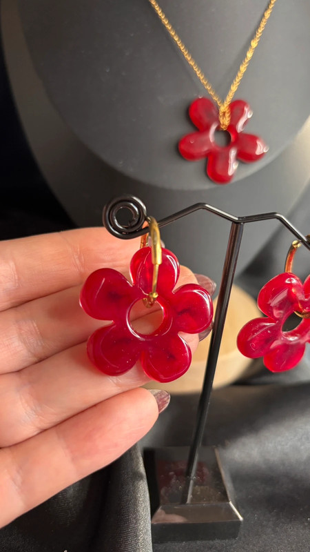Ensemble collier & boucles d’oreilles en résine époxy – Fait main